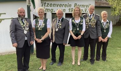 Die aktuellen Majestäten und Vizemajestäten werden noch ein letztes Mal gefeiert, bevor sie von einem neuen Königshaus abgelöst werden.