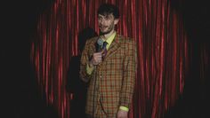 Richard Gadd spielt eine Donny, eine fiktionalisierte Version seiner selbst, die Missbrauch erlebt hat.