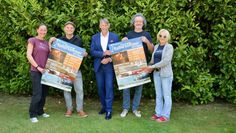 Jenny Prinz-Claußen (v.li.) und Benjamin Bünning (N&amp;E), Marco Tulodetzky (Sparkasse) sowie Andreas von Glahn und Sabine Schumacher (Tandem / BBG) freuen sich auf die Kultursommer-Veranstaltungen.