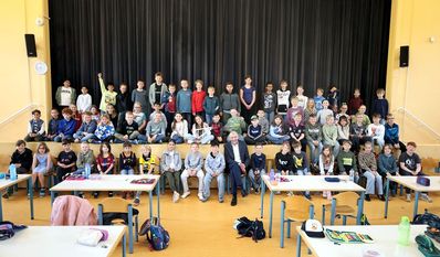 72 Dritt- und Viertklässlerinnen und -klässler aus fünf Grundschulen trafen sich zur dritten Runde der Mathematik-Olympiade in der Mensa der IGS Osterholz-Scharmbeck.