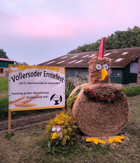 Das Heu-Huhn weist schon einmal darauf hin: Am zweiten Septemberwochenende steht das Erntefest in Vollersode an.