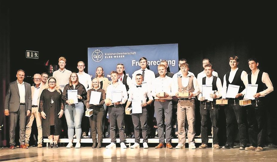Haben es geschafft: Handwerksgesellinnen und Handwerksgesellen, die ihre Ausbildung mit Auszeichnung bestanden haben.