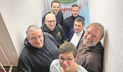 Freuen sich auf eine aktives Jahr 2025: (von hinten links nach vorne) Sven Wilkens, Thilo von Kamp, Mario Klusowski, Martin Jahn, Christian Merz, Detlef Klein und Julia Zander.