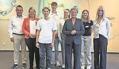 Die Mitglieder des Jugendparlaments freuten sich sehr über das große Interesse, das Hanna Naber zeigte.