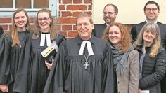 Die neue Pastorin Lena Helmers (2.v.l.) ist bereit, sich allen Herausforderungen zu stellen.