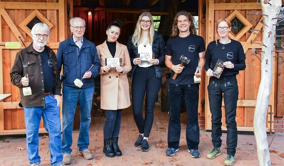 Bei der Spendeübergabe waren (v.l.n.r.) Manfred Priwitzer (Kassenwart), Ludwig Jahn, Danijela Husejnovic für das SOS Kinderdorf, Louisa Happe für die Stiftung Leben und Arbeit, Harald Geiger (1. Vorsitzender) und Inga Mehrtens (Marktmeisterin) vertreten. Foto: eb