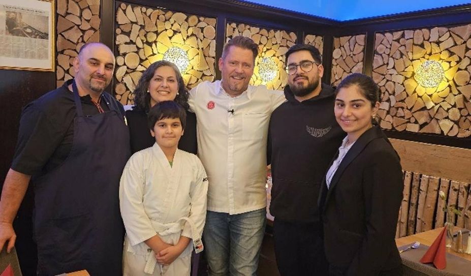 Der Osterholzer Gastronom Saeed Bahari (h. li.) ist ab dem 19. Februar neben Sternekoch Mike Süsser in der Sendung „Mein Lokal, Dein Lokal“ auf Kabel Eins zu sehen.