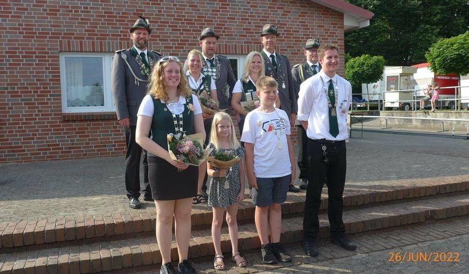 Die noch amtierende Königsfamilie in Oerel freut sich auf zwei tolle Tage mit viel Programm.
