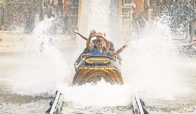 Eine Fahrt auf der Wildwasserbahn im Jaderberg freut sowohl große als auch kleine Kinder.
