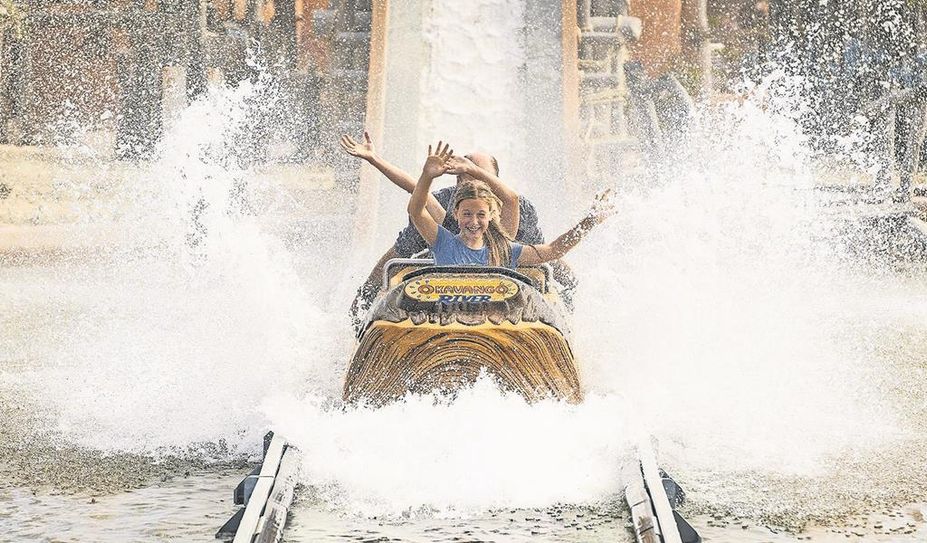 Eine Fahrt auf der Wildwasserbahn im Jaderberg freut sowohl große als auch kleine Kinder.