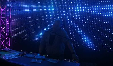 DJ Jan Nova wird der Partymenge wieder ordentlich einheizen. Foto: eb