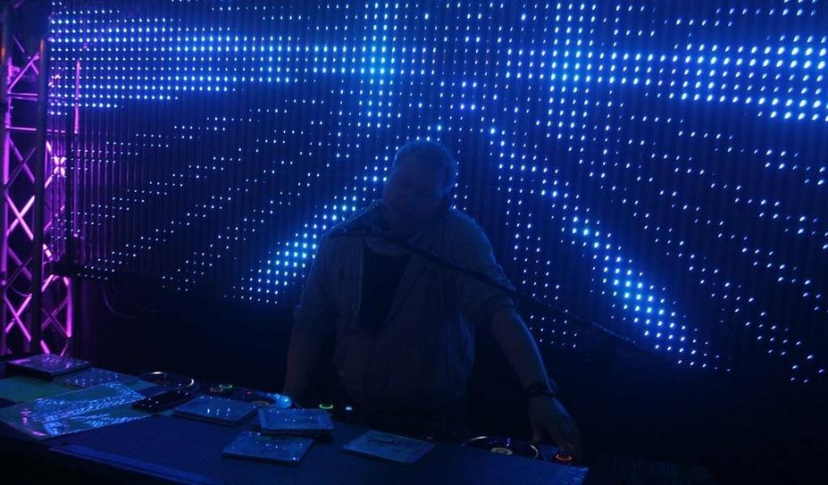 DJ Jan Nova wird der Partymenge wieder ordentlich einheizen. Foto: eb