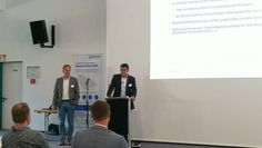 Dr. Daniel Kipp und Arne Engelke-Denker erklären das Konzept von Wasserstoffenergie.