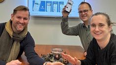 (v. l.) Marc Breitenfeld, Christoph Halbeck und Anna-Maria Meckel freuen sich, die neue App vorstellen zu dürfen.