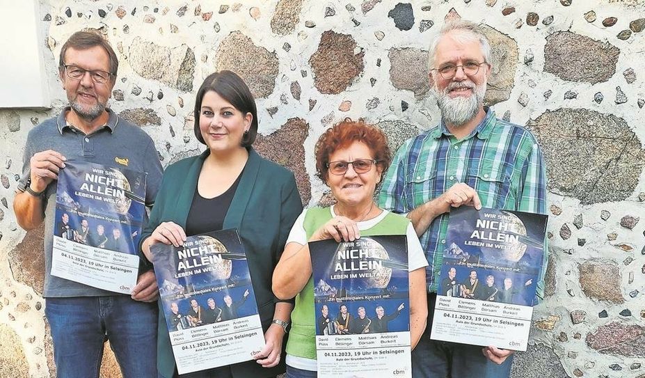 Der Vorstand des Fördervereins präsentiert das multimediale Konzert.