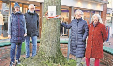 Kritisieren die Fällung der Bäume in der Brunnenstraße: Jana Basilon (v. li.), Rolf Hüchting, Marion Kaiser und Petra Fischer.