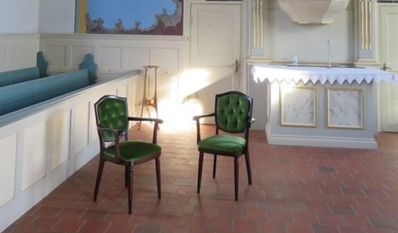 Patronatsstühle der St. Johannes Kirche.