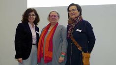 Gastrednerin Anja Jung (Mitte) mit den Fachbereichsleiterinnen Mela Malak Heitbrink-Damer (links) und Danae Papageorgiou (rechts).