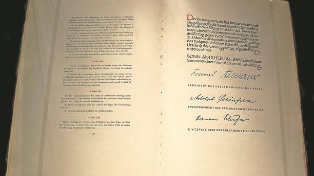 Eine Reproduktion des Grundgesetzes von 1949 im Theodor-Heuss-Museum.