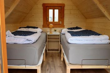 Die „Trollhütten“ bieten Platz für zwei Personen – perfekt, um sich zu entspannen und dem Alltag zu entfliehen.