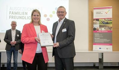 Bürgermeisterin Christina Jantz-Herrmann und Landrat Bernd Lütjen.