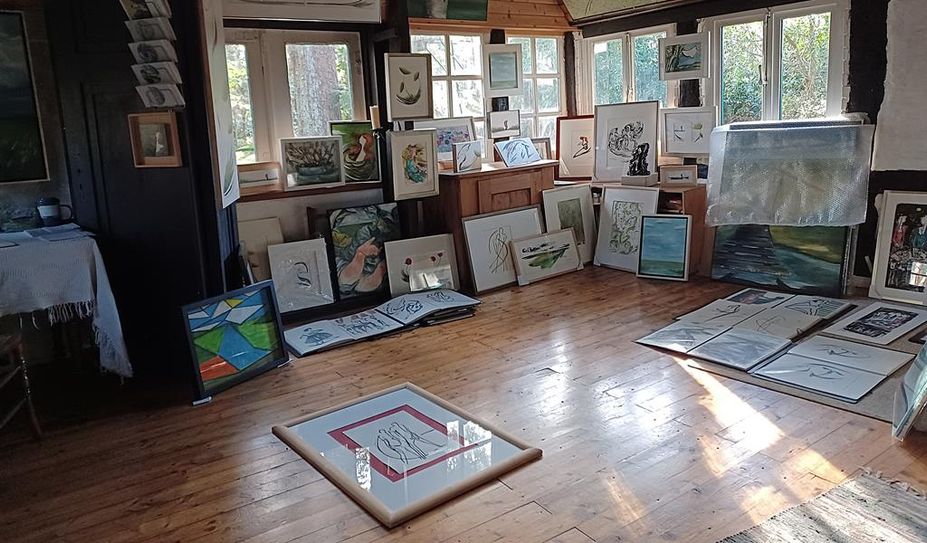 Heinz Cymontkowski braucht einen ständigen Fundus im Atelier, um etwas Neues entstehen zu lassen. Die Umgebung im Teufelsmoor ist seine Gedanken- und Materialwiese.