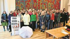 Bei den frisch gegründeten „Omas gegen Rechts“ sind auch Opas, Kinder und Enkelkinder willkommen, die sich gegen Antisemitismus, Rassismus und Frauenfeindlichkeit einsetzen wollen.