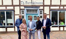 Marco Prietz, Kristin Harms, Dirk Stelling, Vanessa Zobel und David McAllister stellten sich nach den Redebeiträgen noch einmal gemeinsam für ein Foto auf.