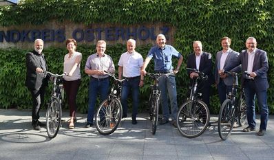 Die Bürgermeister:innen und Landrat Bernd Lütjen (rechts) sind stolz auf das Zwischenergebnis.