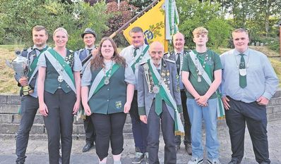 Bis zum kommenden Sonntag dürfen die Majestäten ihre Königswürden noch tragen, dann klopfen die potenziellen Nachfolger an und nehmen den Königsadler ins Visier. Foto: eb