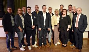 Die Mitglieder der Arbeitsgruppe mit den beiden Vorständen der Elmer Bürger Stiftung Herbert Klefke und Erich Gajdzik (rechts) hoffen, dass die noch fehlenden 74 Anteile umgehend gebucht werden.