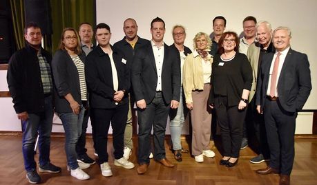 Die Mitglieder der Arbeitsgruppe mit den beiden Vorständen der Elmer Bürger Stiftung Herbert Klefke und Erich Gajdzik (rechts) hoffen, dass die noch fehlenden 74 Anteile umgehend gebucht werden.