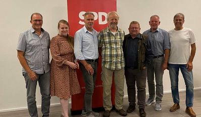 Gast Bern Wölbern (3. v. re.) mit dem Vorstandsteam Axel Renken (v. li.), Daniela Homburg, Ralf Rimkus, Jürgen Wiegand, Volker Kullik und Peter Poppe. Es fehlt Dieter Wellbrock.