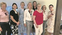 Ist stolz das neue Amtsjahr des inner Wheel Clubs zu leiten: Ulrike Schloen (4.v.l.).