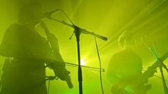 Laudare: Die Band mit E-Cello schuf eine klangliche Flucht in eine fast frühromantisch anmutende Sphäre, kippte aber nicht in Kitsch, sondern in Post-Black-Metal. (Mehr Bilder vom Festival in der Online Version.)