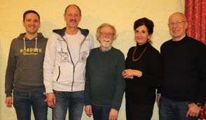 Tim Behrmann (UWG), Bernd Rugen (Die Linke), Jochen Semken (UWG) Susanne Weichberger (Grüne) und Andreas Uphoff (SPD) suchen einen Bürgermeister für das Künstlerdorf.