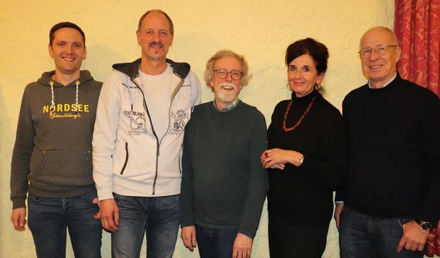 Tim Behrmann (UWG), Bernd Rugen (Die Linke), Jochen Semken (UWG) Susanne Weichberger (Grüne) und Andreas Uphoff (SPD) suchen einen Bürgermeister für das Künstlerdorf.