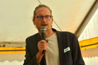 Christian Brecht vom LIVEE House stellte die Marktstudie zum Thema Tiny House vor.