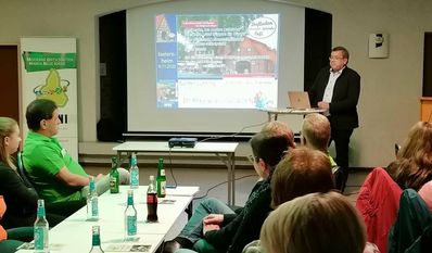 Günter Lühning beleuchtete kürzlich in einem Vortrag vor rund 60 Interessierten die Chancen und Risiken eines Dorfladens.