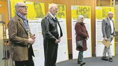 Mit Schautafeln wird auf die Opfer rechter Gewalt in Niedersachsen hingewiesen. Günther Justen-Stahl und Katharina Witte (kl. Bild) eröffneten die Ausstellung.