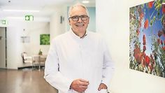 Dr. Jörg Franke hält einen Vortrag in Zeven.