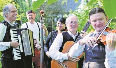 Das Ensemble spielt die Klezmer-Musik nicht nur höchst professionell, sondern auch mit viel Leidenschaft.