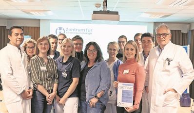Das interdisziplinäre Team des ATZ rund um die Chefärzte Dr. Jörg Franke (vorne rechts) und Alexei Cabanillas Diaz (2. Reihe rechts).