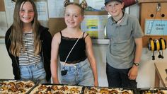 Diese Kinder backten im Rahmen der Projektwoche einen Hummelkuchen.