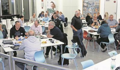 Angeregt unterhielten sich die Teilnehmenden und suchten nach Lösungsvorschlägen.