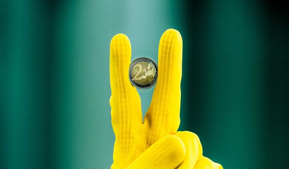 Die IG BAU Land Bremen und Umzu fordert für Beschäftigte in der Gebäudereinigung zwei Euro mehr Lohn pro Stunde.
