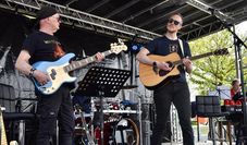 Auf der Bühne sorgten viele Musikerinnen und Musiker für ordentlich Stimmung.