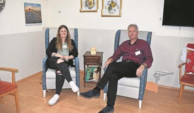 Pflegedienstleitung Fenja Riesner und Heimleiter Torsten Friederici.