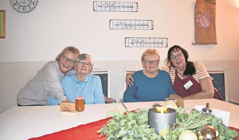 Pflegedienstleitung Fenja Riesner und Heimleiter Torsten Friederici.