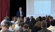 Axel Miesner in der IGS Lilienthal.